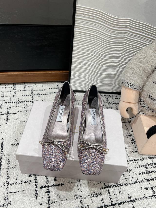 顶级品质 Jimmychoo Ss24 New Arrival～ 吉米周jc经典珍珠粗跟玛丽珍鞋 简约大气～高级优雅气质～女人味十足～ －年四季都可穿搭的款式，