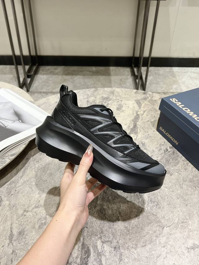 cdg X Salomon 萨洛蒙 联名款xt-6 系列 厚底 休闲 运动鞋 原版购入开发 做货 延续品牌设计基因，融合简约的设计和实用的技术性 联名鞋款依旧是