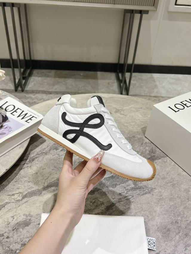 男10 Loewe罗意威二代ballet Runner升级2.0给足界一些震撼，2025早春ballet Runner 2.0芭蕾运动鞋阿甘鞋德训鞋情侣运动鞋