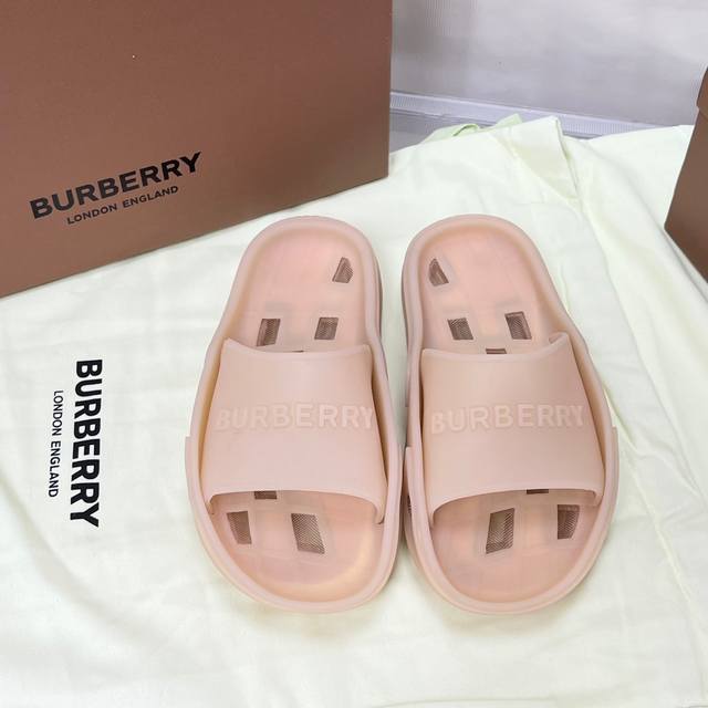 莞产 Burberry 巴宝莉拖鞋 纯原 夏季新款经典格纹拖鞋vintage 复古格纹拖鞋， 流线型鞋垫缔造舒适穿着体验 鞋面：Pvc 100%热塑性聚氨酯 鞋