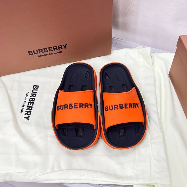 莞产 Burberry 巴宝莉拖鞋 纯原 夏季新款经典格纹拖鞋vintage 复古格纹拖鞋， 流线型鞋垫缔造舒适穿着体验 鞋面：Pvc 100%热塑性聚氨酯 鞋