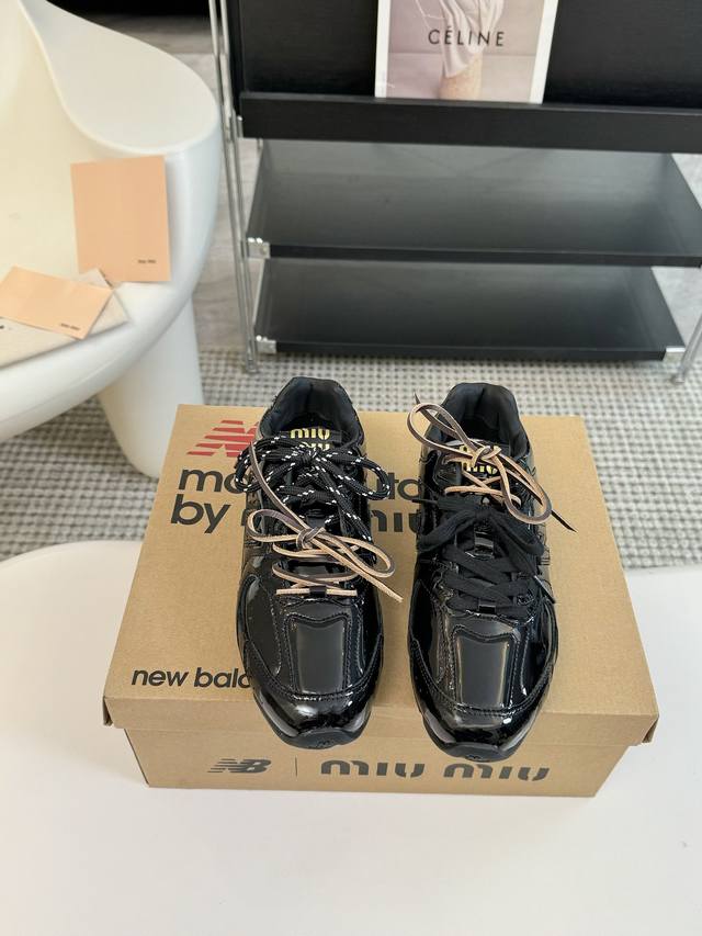 增加颜色 Miumi* X New Balance 联名款nb运动鞋 Miu Miu 缪缪大秀上爆出的这双与new Balance 新百伦联名款运动 球鞋 后全