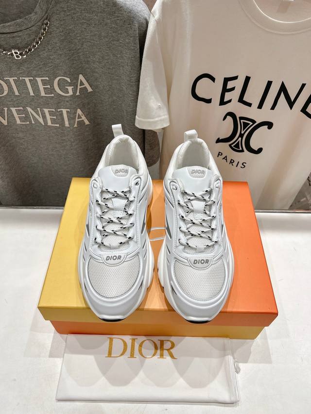 顶级出厂 Dior* 迪奥d家b44系列全新厚底休闲运动鞋 市场顶级版本～ 原版购入开发 做货 这款 Walk'N'Dior*厚底休闲鞋是一款时尚单品，提升该系