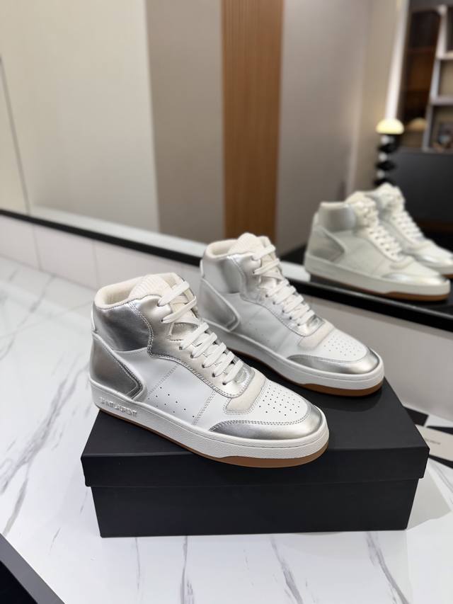 出厂价： 情侣款高版本 Ysl Saint Laurent 圣罗兰 Sl61春夏最新爆款休闲系列 圣罗兰 Sl61 ，原版购入 一比一复刻 ，新鲜血液注入加休闲