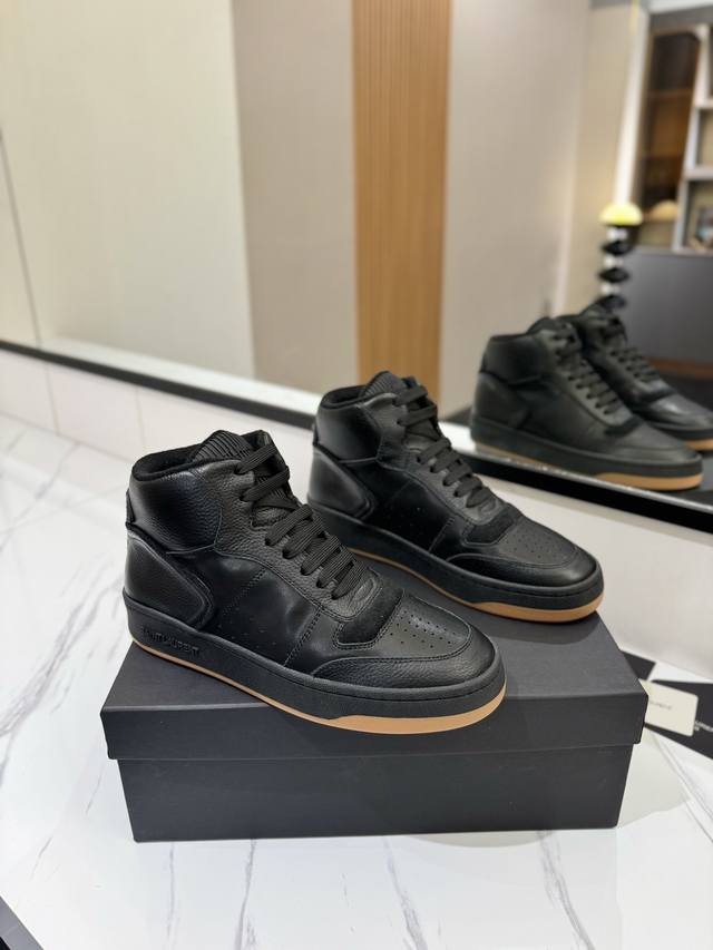 出厂价： 情侣款高版本 Ysl Saint Laurent 圣罗兰 Sl61春夏最新爆款休闲系列 圣罗兰 Sl61 ，原版购入 一比一复刻 ，新鲜血液注入加休闲