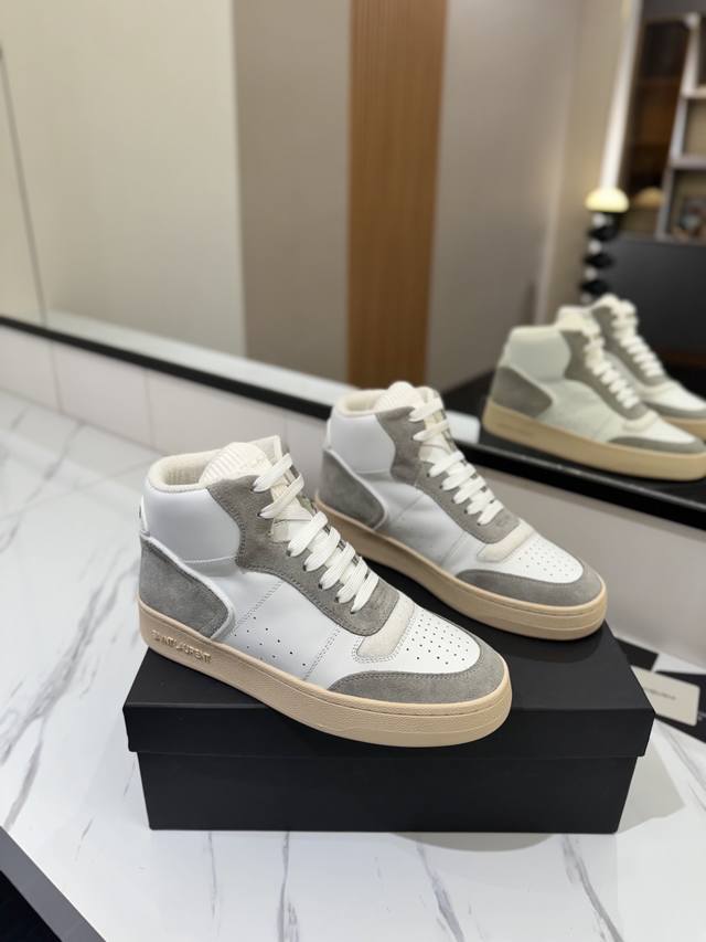 出厂价： 情侣款高版本 Ysl Saint Laurent 圣罗兰 Sl61春夏最新爆款休闲系列 圣罗兰 Sl61 ，原版购入 一比一复刻 ，新鲜血液注入加休闲