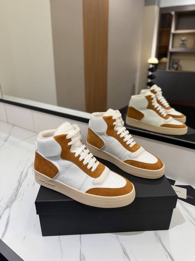 出厂价： 情侣款高版本 Ysl Saint Laurent 圣罗兰 Sl61春夏最新爆款休闲系列 圣罗兰 Sl61 ，原版购入 一比一复刻 ，新鲜血液注入加休闲