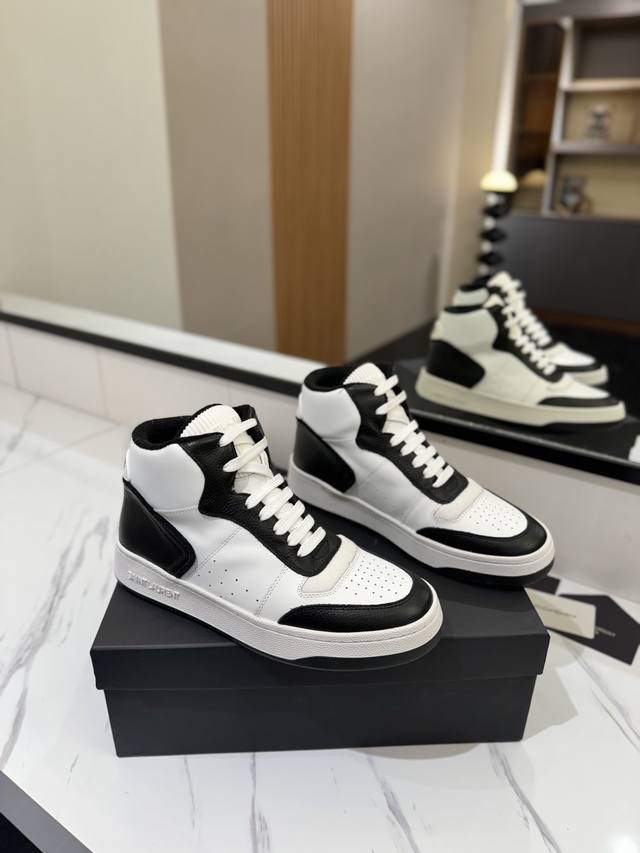 出厂价： 情侣款高版本 Ysl Saint Laurent 圣罗兰 Sl61春夏最新爆款休闲系列 圣罗兰 Sl61 ，原版购入 一比一复刻 ，新鲜血液注入加休闲