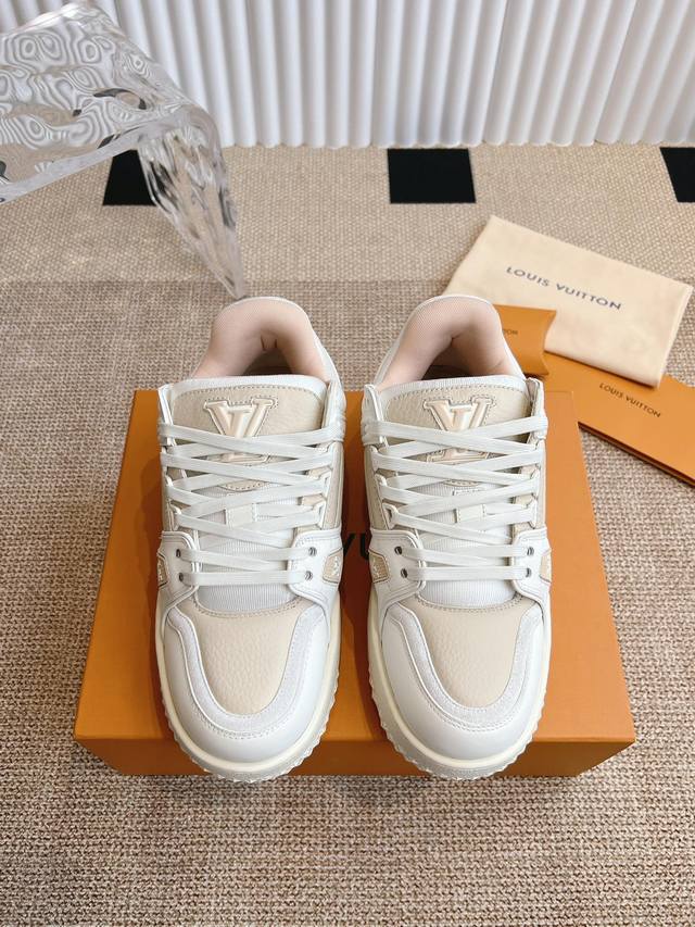 louis Vuitton 路易威登 胖丁滑板鞋 原版开发 做货 本款 Lv Trainer Maxi 以光滑牛皮革演绎男款和女款设计 宽大构型和厚实而轻盈的橡