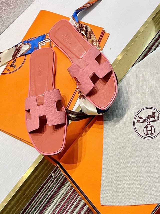 Hermes 爱马仕顶级版本 新色跟专柜陆续更新h凉拖鞋 呆萌又优美鞋型，行走非常舒适 Hermès 包装升级，版型做工材料升级 Hermes市场最高版本纯手工