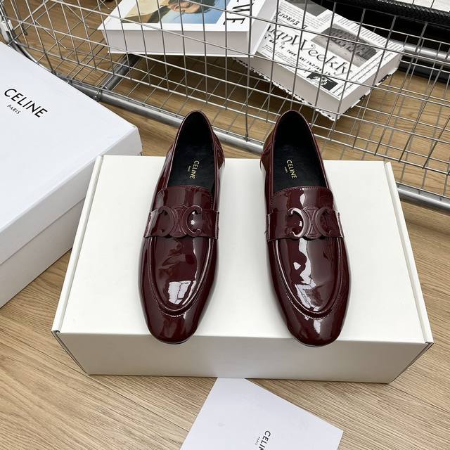 顶级版本celine24 新款凯旋门乐福鞋 高级优雅上脚显瘦 鞋面：开边珠牛皮 内里：羊皮 大底：原版进口真皮大底 码数：35-39 40订做不退换