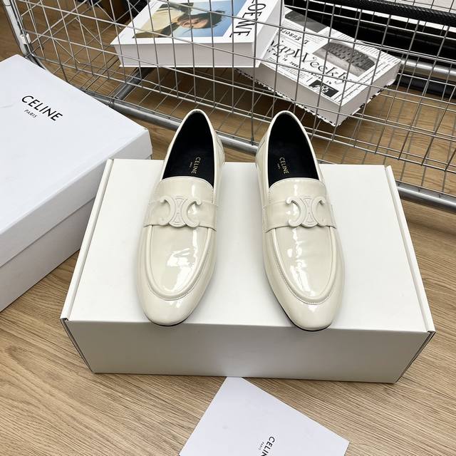 顶级版本celine24 新款凯旋门乐福鞋 高级优雅上脚显瘦 鞋面：开边珠牛皮 内里：羊皮 大底：原版进口真皮大底 码数：35-39 40订做不退换