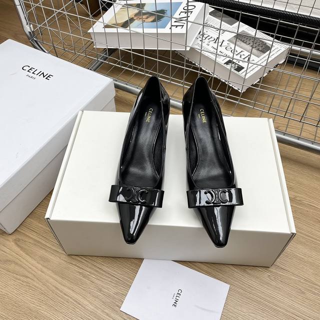 顶级版本celine24 新款凯旋门尖头猫跟单鞋 高级优雅上脚显瘦得来，超有气质～5Cm的小猫跟轻松无压力还一点都不挑人 鞋面：开边珠牛皮 内里：羊皮 大底：原