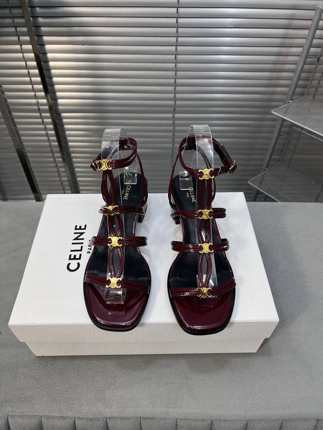 Celine 思琳早春新款凯旋门罗马凉鞋 单鞋 鞋面：牛皮 内里 垫脚：原版羊皮 大底：原版进口真皮大底 跟高：4.5Cm 码数：35-39 40 41定制