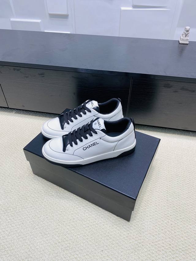 出厂价： Size: 35-40 唯一对版 Chanel 25C早春度假系列运动鞋 原版购入开发 做货 经典设计 重新演绎手绘漫画风，空白区可自行涂鸦上色，白底