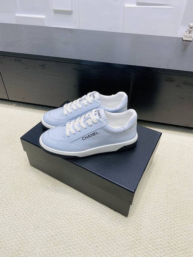 出厂价： Size: 35-40 唯一对版 Chanel 25C早春度假系列运动鞋 原版购入开发 做货 经典设计 重新演绎手绘漫画风，空白区可自行涂鸦上色，白底