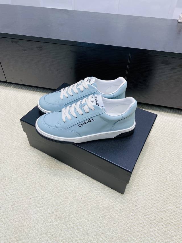 出厂价： Size: 35-40 唯一对版 Chanel 25C早春度假系列运动鞋 原版购入开发 做货 经典设计 重新演绎手绘漫画风，空白区可自行涂鸦上色，白底