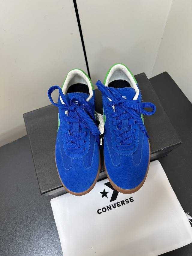 匡威converse Trainer星星德训 经典的德训鞋型 穿上很修饰脚型 箭齿外底包裹设计 星箭标贯穿整个青春 经典logo看一眼 就会过目不忘 浓浓的美式