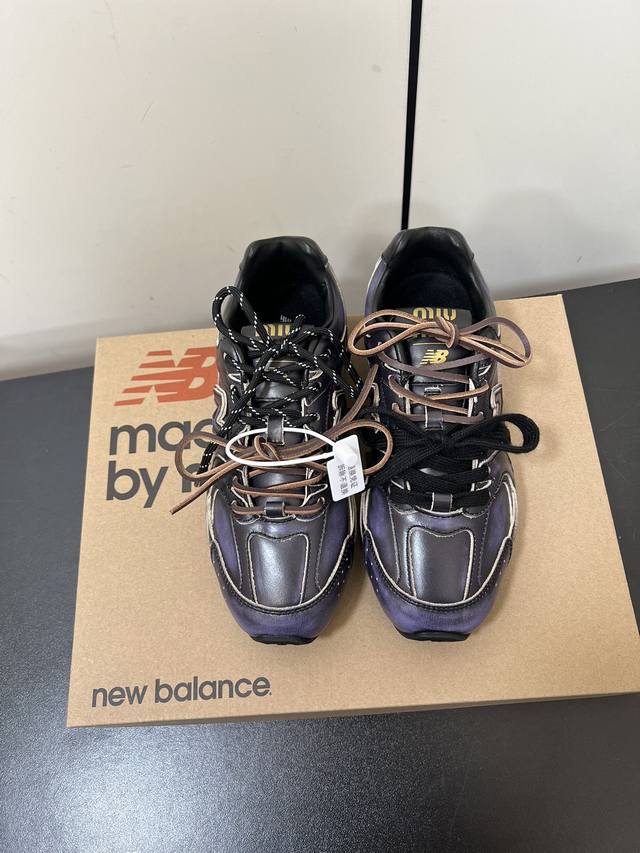 升级高版本 秀场主推款miumiu X New Balance 530复古休闲球鞋！Miumiu Ss24大秀上曝光了与new Balance 的全新联名企划