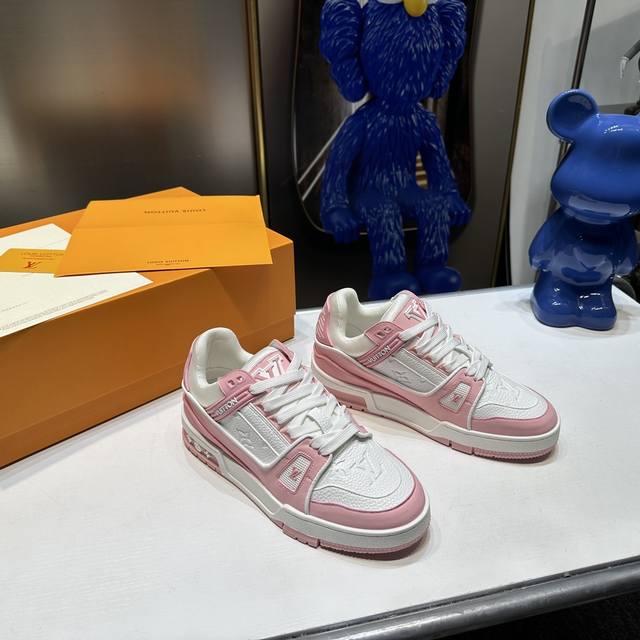 橙子出厂价Louis Vuitton 路易威登 Lv Trainer 情侣款 运动鞋板鞋从复古篮球鞋汲取灵感，打造备受青睐的 Lv Trainer 运动鞋 此款