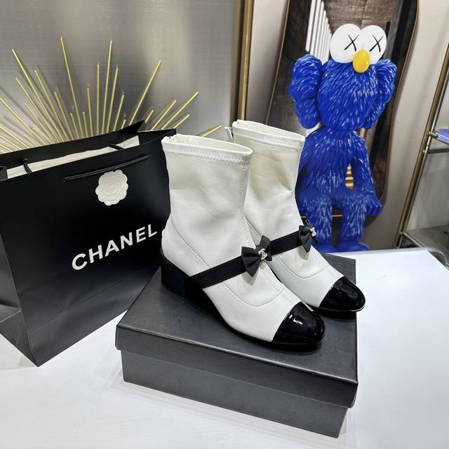 橙子出厂价Chanel 香奈儿秋冬新款 蝴蝶结粗跟短靴 后拉链弹力靴跟高：5Cm码数：35-40