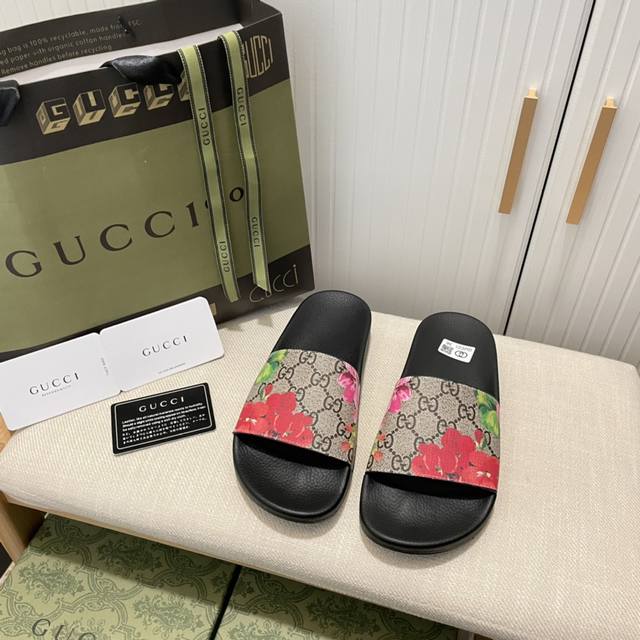 橙子出厂价Gucci 古驰 夏季新款 情侣款平底拖鞋 休闲沙滩一字拖码数：35-45