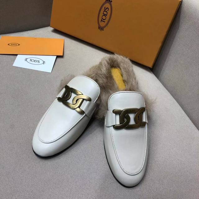 出厂：Tod'S 托德斯tods，意大利原版楦头毛拖，原版制作工艺，有个性又不张扬，低调奢华与时尚潮流元素集一身，穿出去回头率百分百面料：小牛皮超纤，内里：托斯