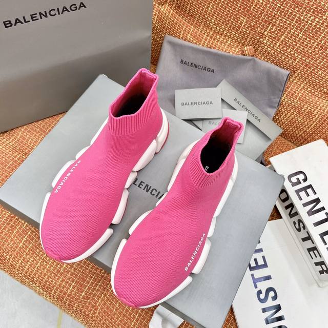 冲量价:Balenciag* 巴黎世家升级版推出speed 2.0 版本全新袜子鞋原厂货 绝非通版2.0版的袜子部分可以把脚背和脚踝完全包裹起来，鞋面是原版飞织