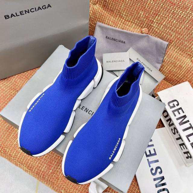 冲量价:Balenciag* 巴黎世家升级版推出speed 2.0 版本全新袜子鞋原厂货 绝非通版2.0版的袜子部分可以把脚背和脚踝完全包裹起来，鞋面是原版飞织