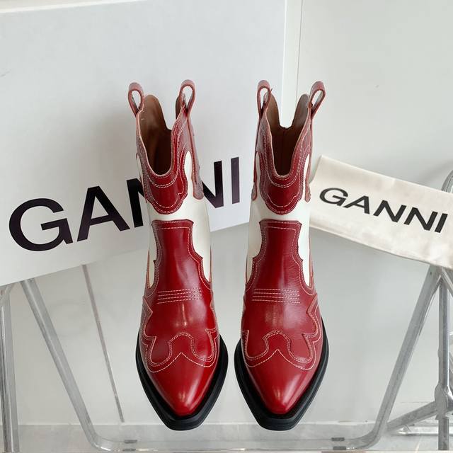 冲量价: Ganni 刺绣复古名族风西部牛仔靴骑士靴！宋妍霏同款 Ganni秋冬必备款版型超美，上脚百搭鞋面：全粒面小牛皮原版1比1电绣内里：进口羊皮内里垫脚: