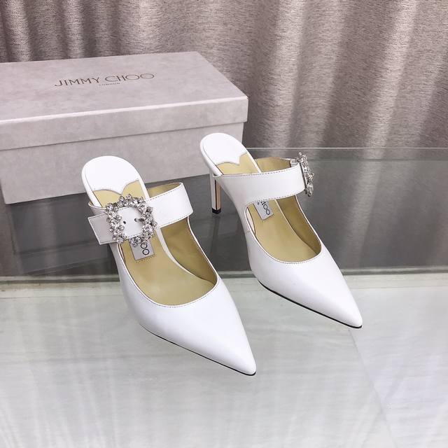 冲量价:Jimmy Choo 吉米周 D扣水钻款，周先生的又一新作，进口水钻修饰， 大方高贵！是一个非常全面之尊贵时尚生活品牌， 香港,美国等大时尚博主及明星的