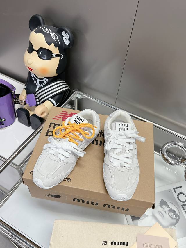 冲量价:Miumiu X New Balance 联名款nb运动鞋Miu Miu 缪缪大秀上爆出的这双与new Balance 新百伦联名款运动 球鞋 后全球各