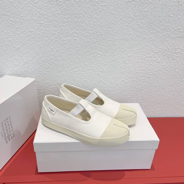 冲量价: 2024新款maison Margiela 马丁 马吉拉 . 网红推荐款分趾女靴面料：帆布码数：35-40正码 40订做配全套包装和分趾袜