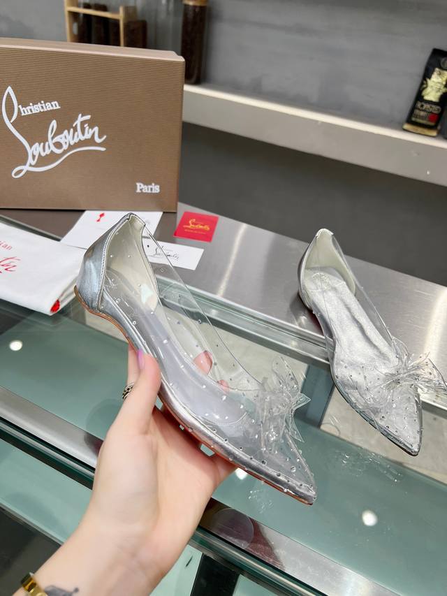 冲量价:Christianlouboutin路铂廷 Cl红底鞋‖ 全球限量！来自拉斯维加斯的祝福灵感来自拉斯维加斯的炫彩霓虹手工制作，精致工艺收藏级作品绝对吸睛