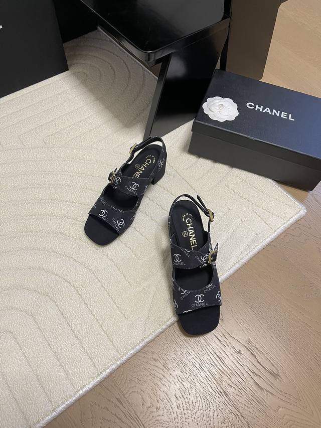 Chanel 25C早春新款凉鞋一如既往的高版本 经典版面鞋面内里羊皮 真皮大底Size:35-39 其他码数定