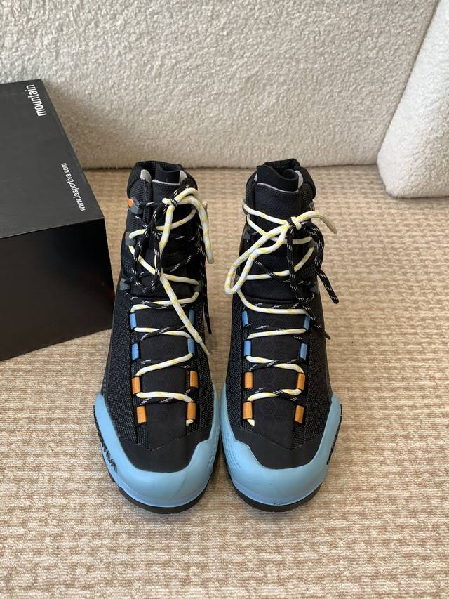 Lasportiva Aequilibrium Trek重装徒步鞋 蜂巢式结构鞋面，耐磨抗造持久提供保护鞋面采用1.6毫米防水皮革，在防水的同时具备良好的耐磨性