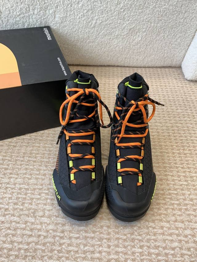 Lasportiva Aequilibrium Trek重装徒步鞋 蜂巢式结构鞋面，耐磨抗造持久提供保护鞋面采用1.6毫米防水皮革，在防水的同时具备良好的耐磨性