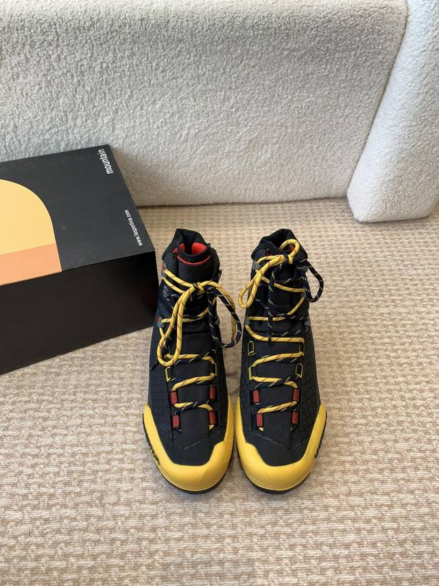 Lasportiva Aequilibrium Trek重装徒步鞋 蜂巢式结构鞋面，耐磨抗造持久提供保护鞋面采用1.6毫米防水皮革，在防水的同时具备良好的耐磨性