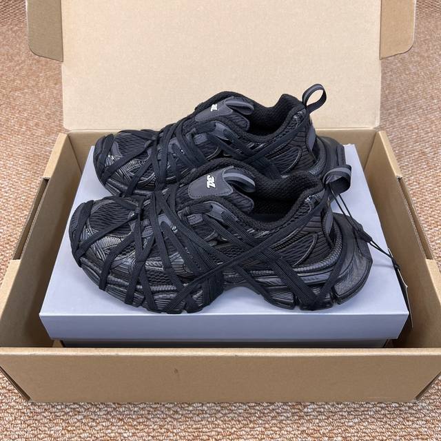 顶级版本balenciaga巴黎世家 3Xl全黑绑带款 蜘蛛侠sneaker系列 情侣款Balenciaga 3Xl Sneaker 整体鞋型汲取了balenc