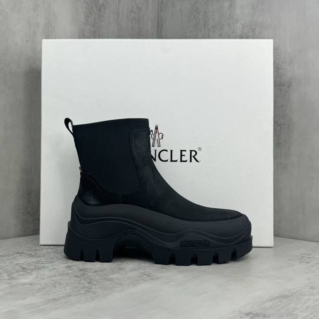 新款上架 蒙口moncler 24Ss 中筒靴 大底：进口橡胶大底耐磨防滑；面料里料：高密度帆布材质；垫脚：头层牛皮材质；底部全套包热溶胶工艺 配上全套专柜正品