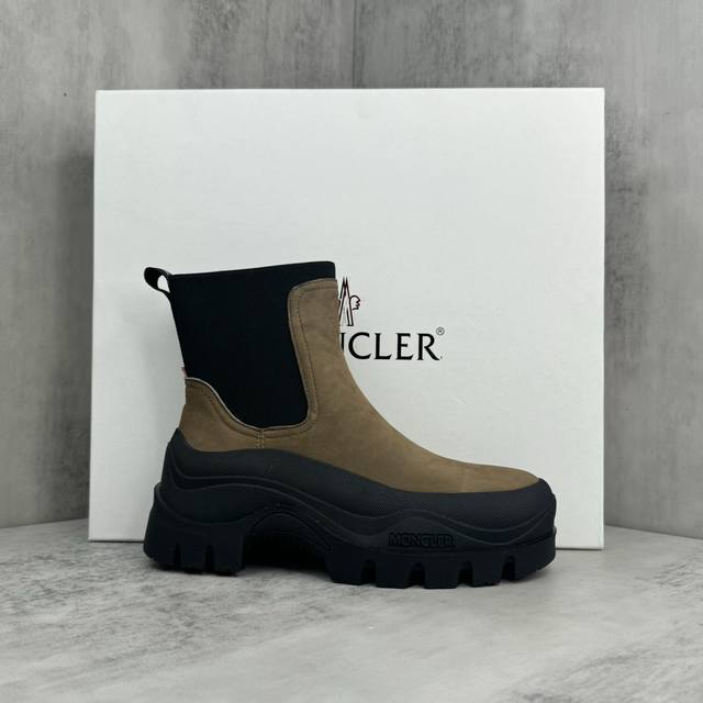 新款上架 蒙口moncler 24Ss 中筒靴 大底：进口橡胶大底耐磨防滑；面料里料：高密度帆布材质；垫脚：头层牛皮材质；底部全套包热溶胶工艺 配上全套专柜正品