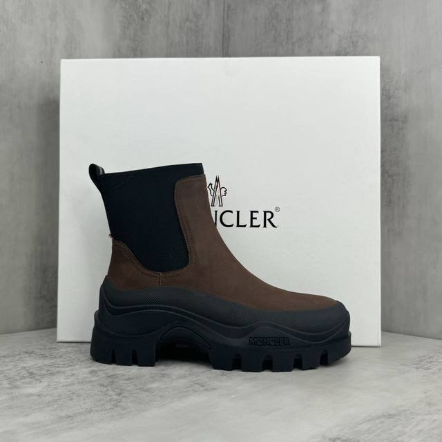 新款上架 蒙口moncler 24Ss 中筒靴 大底：进口橡胶大底耐磨防滑；面料里料：高密度帆布材质；垫脚：头层牛皮材质；底部全套包热溶胶工艺 配上全套专柜正品