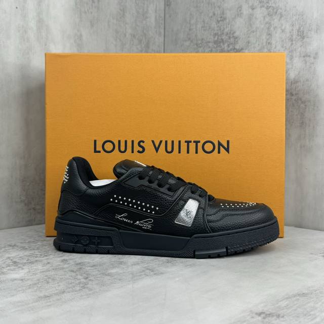 新款上架正确版 2024 Louis*Vuitto* Lv Trainer 最新款 大底和面料私模 绝对下血本费心思的一款鞋子 自vifgil到来之后而设计的这