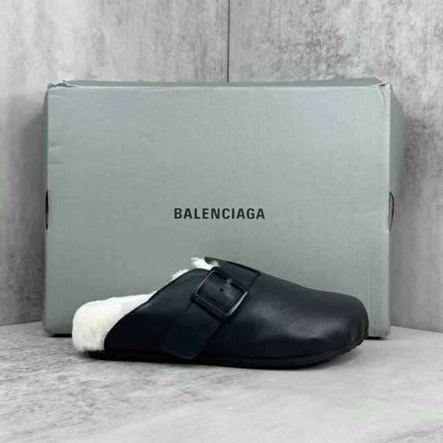 新款上架 Balenciaga 24Ss Sunday 穆勒包头毛毛博肯拖鞋 五指形鞋头 皮革饰带，搭配一枚可调节带扣 搭扣上镌刻balenciaga品牌标识