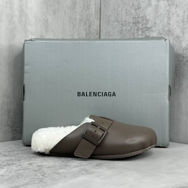 新款上架 Balenciaga 24Ss Sunday 穆勒包头毛毛博肯拖鞋 五指形鞋头 皮革饰带，搭配一枚可调节带扣 搭扣上镌刻balenciaga品牌标识