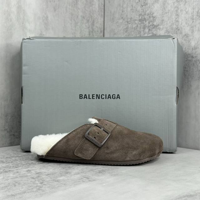 新款上架 Balenciaga 24Ss Sunday 穆勒包头毛毛博肯拖鞋 五指形鞋头 皮革饰带，搭配一枚可调节带扣 搭扣上镌刻balenciaga品牌标识