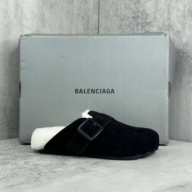 新款上架 Balenciaga 24Ss Sunday 穆勒包头毛毛博肯拖鞋 五指形鞋头 皮革饰带，搭配一枚可调节带扣 搭扣上镌刻balenciaga品牌标识