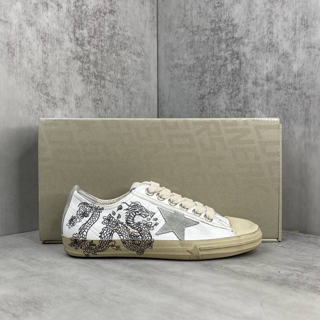 新款上架 Golden Goose Ggdb百搭两穿休闲鞋 追求“完美的不完美”、品牌标志性的lived-In 岁月留痕，做旧处理和独特的星星元素，是意大利手作