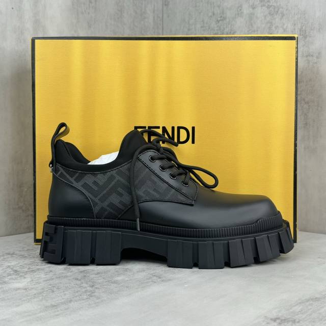 新款上架fendi 24Ss 马丁德比鞋全新fendigraphy 马丁德比鞋 抛光小牛皮制作 配以fendi暗花配饰 机车造型时尚前卫 原版复刻 码数:38-