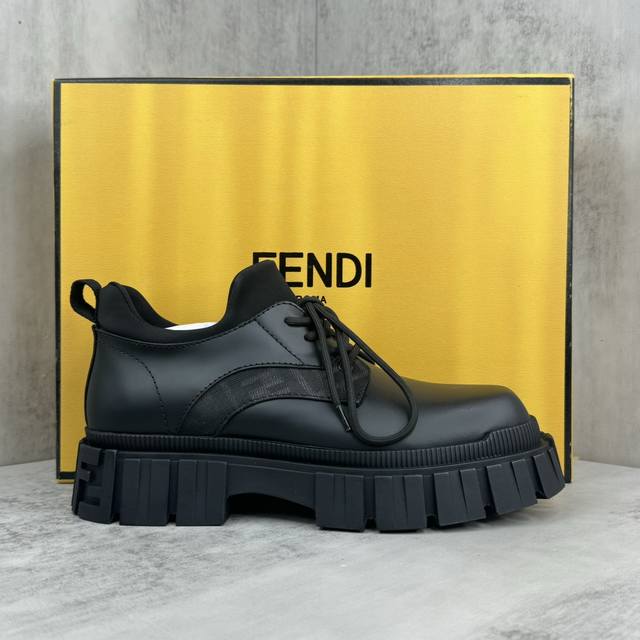 新款上架fendi 24Ss 马丁德比鞋全新fendigraphy 马丁德比鞋 抛光小牛皮制作 配以fendi暗花配饰 机车造型时尚前卫 原版复刻 码数:38-